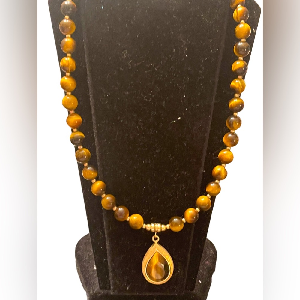 Lovely Tiger eye Bead necklace with tiger eye pendant stones